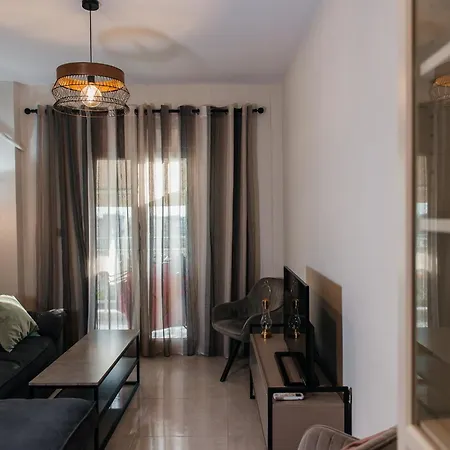 Panorama + Free Street Parking Apartment