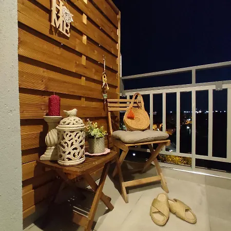 Panorama + Free Street Parking