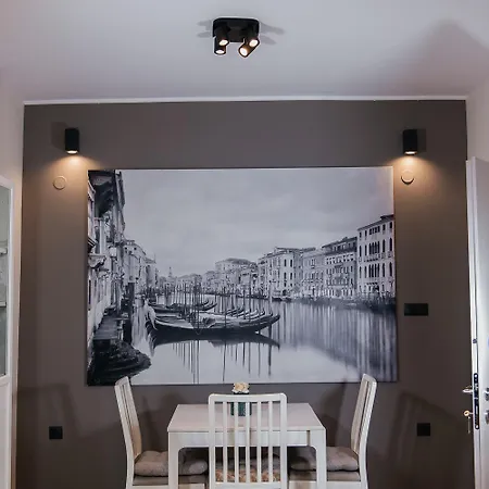 Panorama + Free Street Parking Apartman