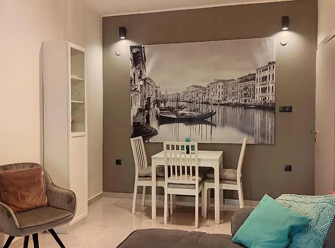 Apartment Panorama + Free Street Parking *