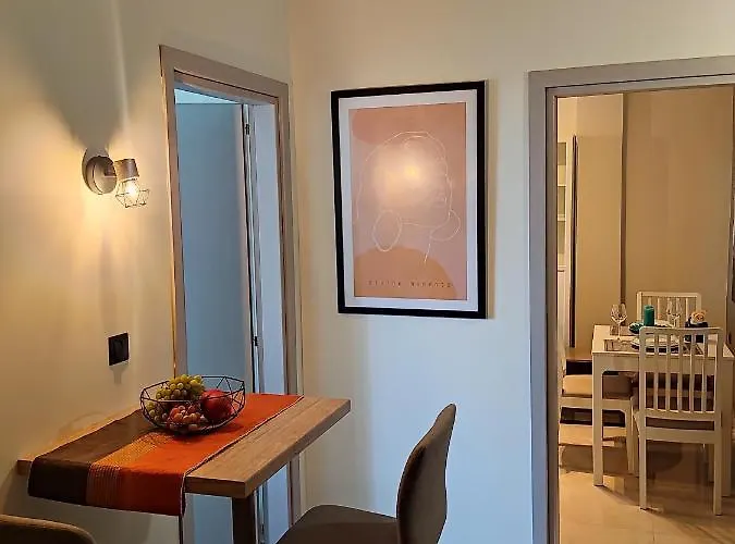Apartment Panorama + Free Street Parking